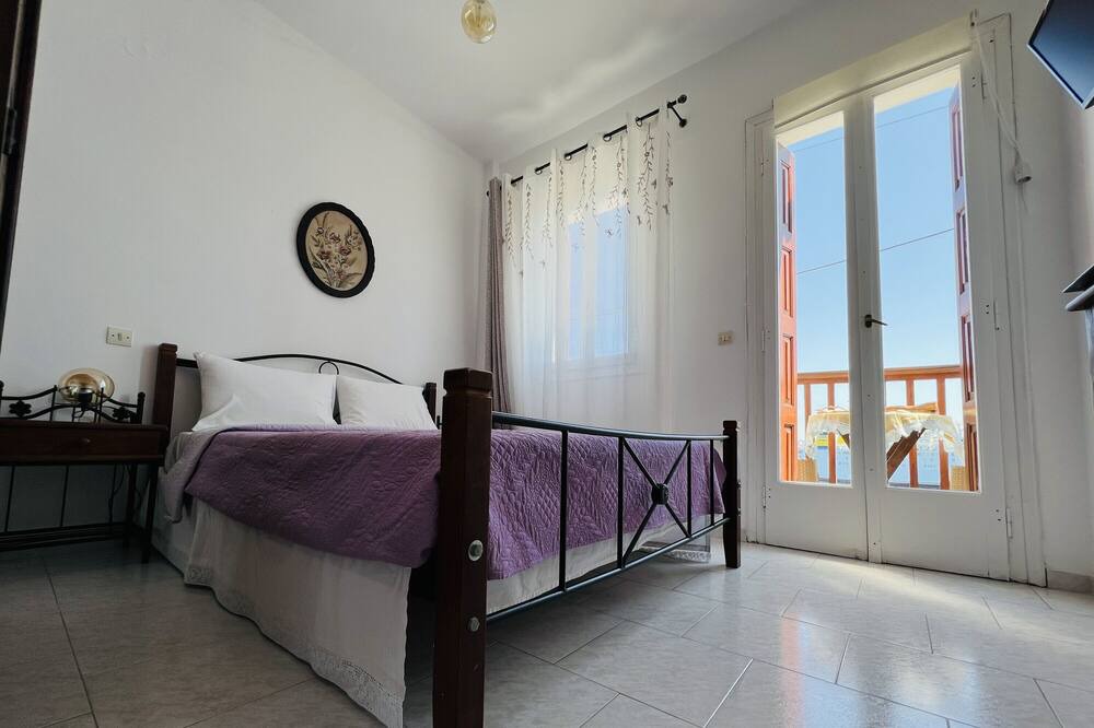 Photo of Bedroom in Adamas