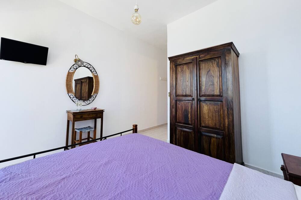 Photo of Bedroom in Adamas