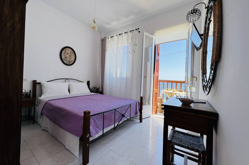 Photo of Bedroom in Adamas