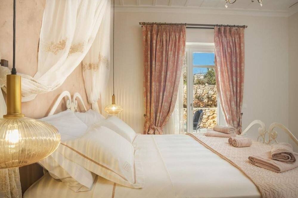 Photo of Bedroom in Skinaria