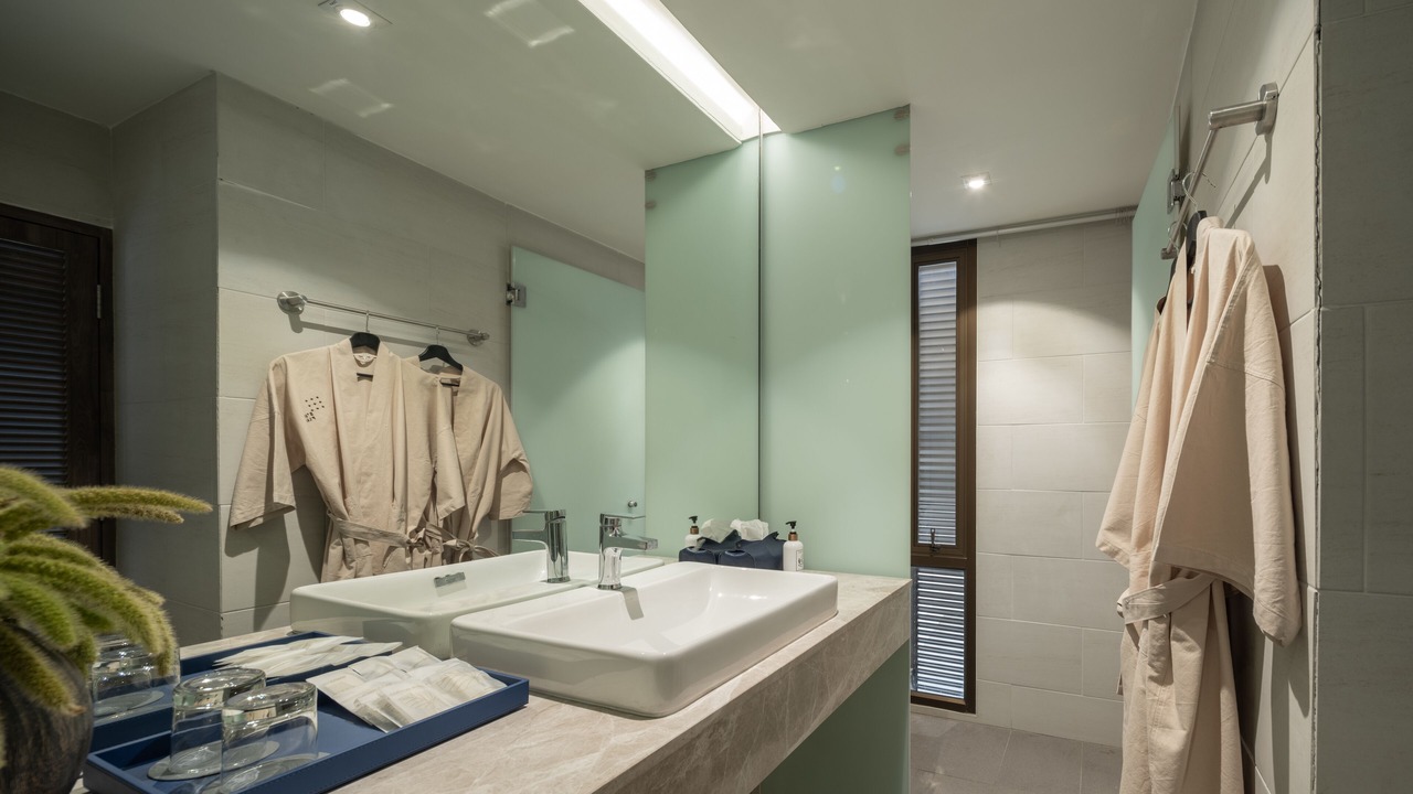 Photo of Bathroom in Thanon Phetchaburi