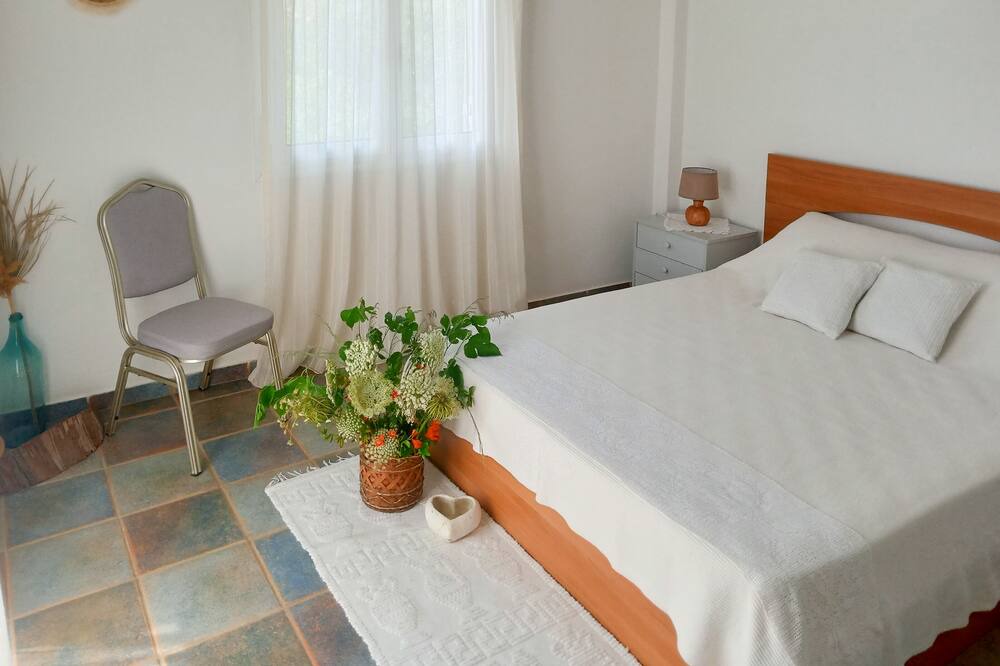 Photo of Bedroom in East Mani