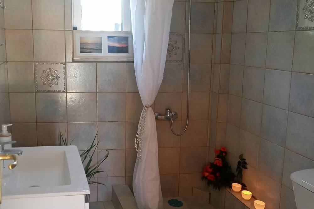 Photo of Bathroom in East Mani