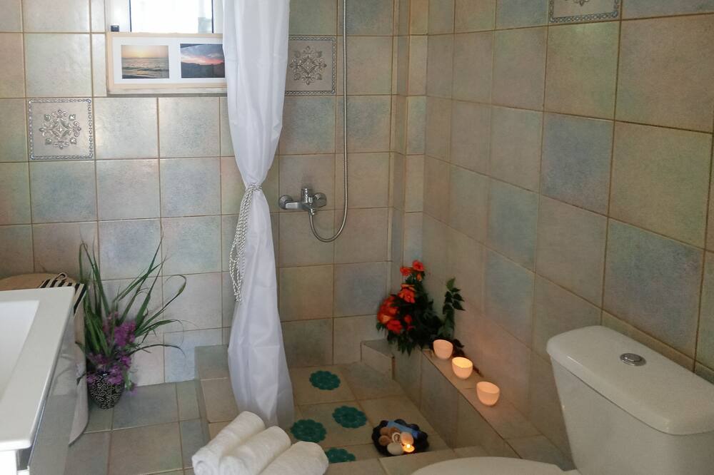 Photo of Bathroom in East Mani