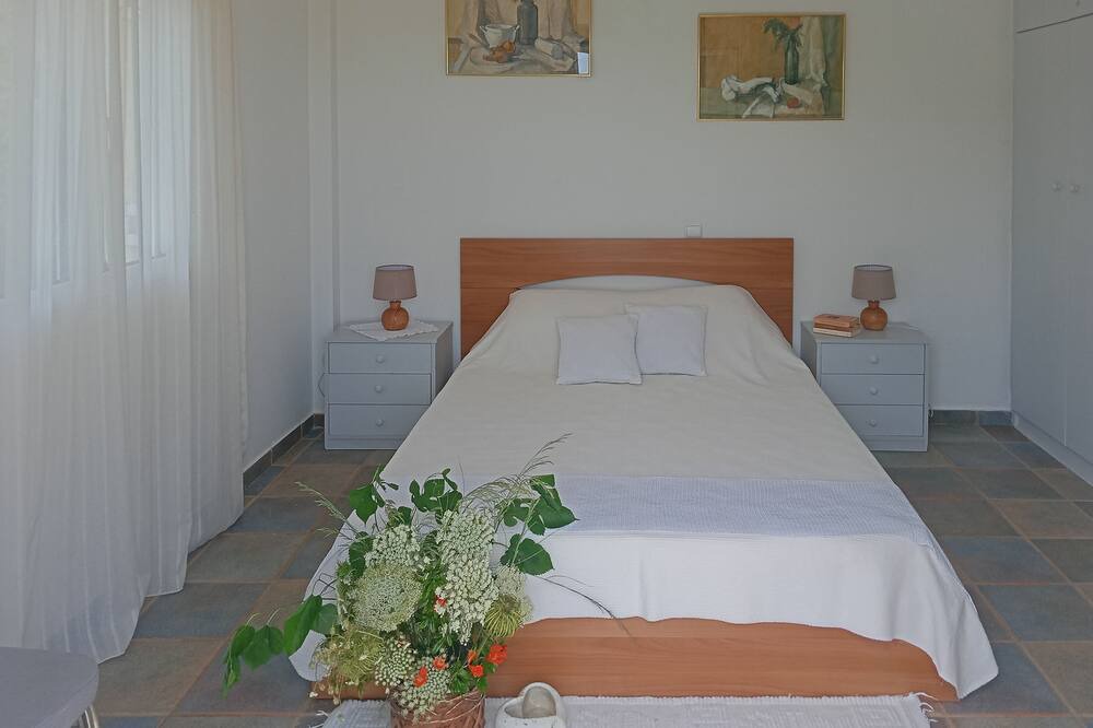 Photo of Bedroom in East Mani