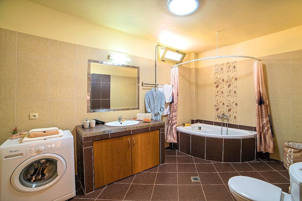 Photo of Bathroom in Dempla
