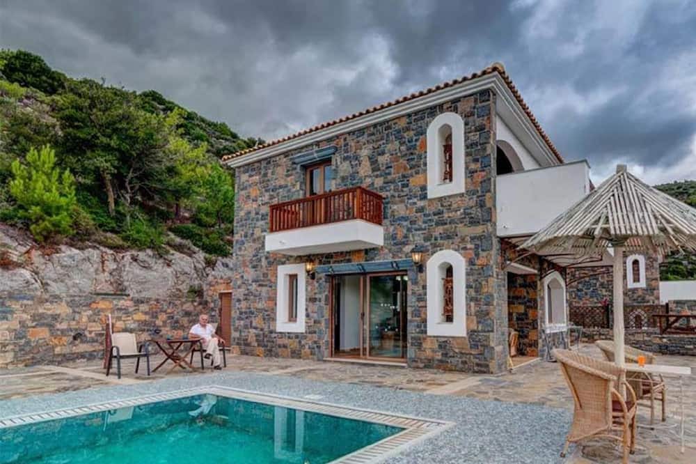 Photo of Outdoor in Prina