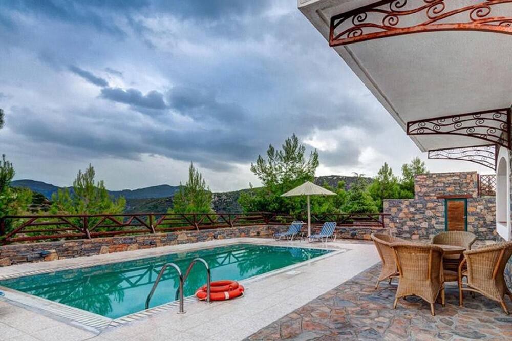 Photo of Outdoor in Prina