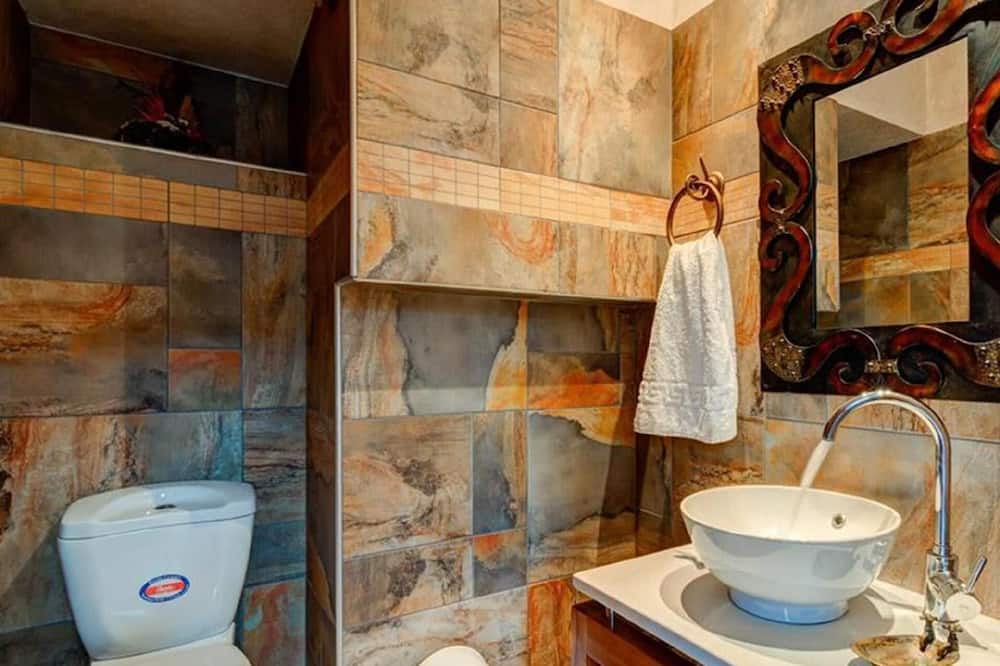 Photo of Bathroom in Prina