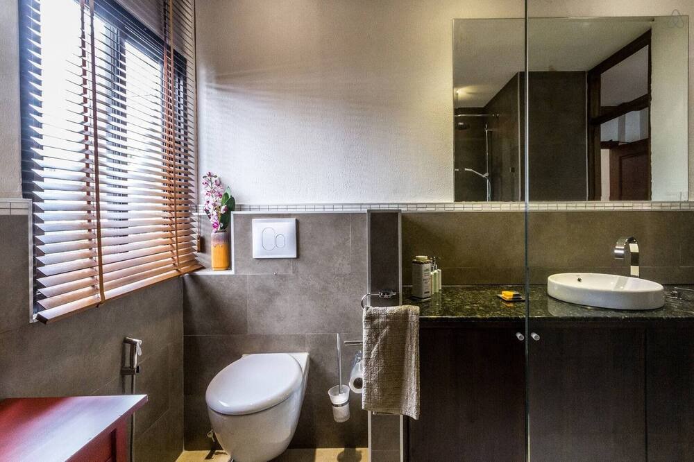 Photo of Bathroom in Khlong Toei Nuea