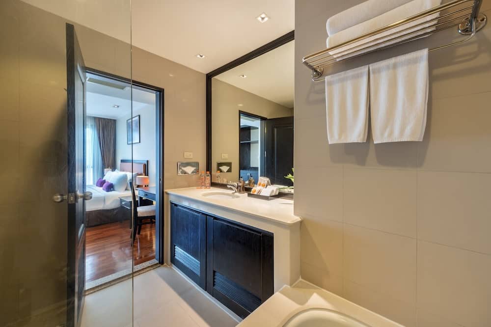 Photo of Bathroom in Embassy District