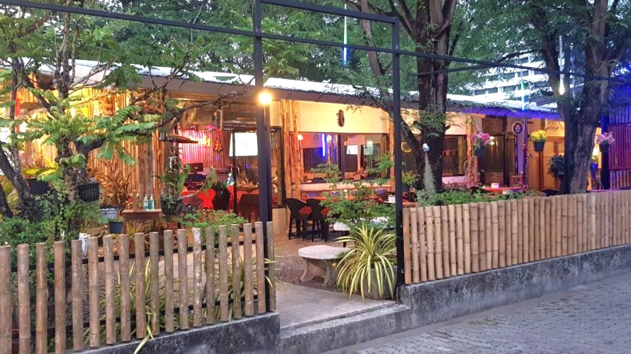Photo of Buildings in Talat Nuea