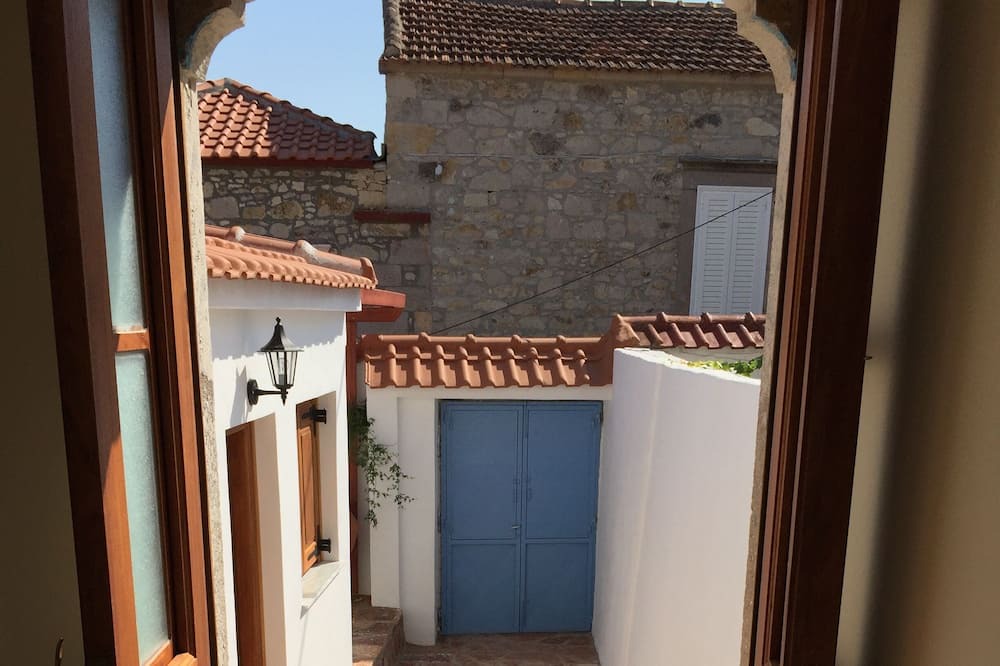 Photo of Patio Balcony in Polichnitos