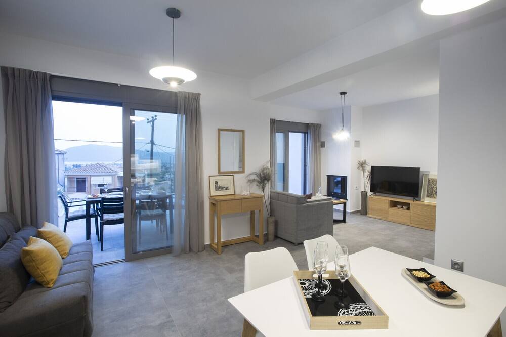 Photo of Livingroom in Apolpaina