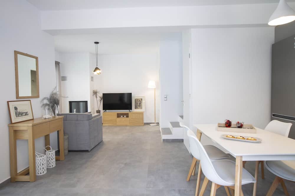 Photo of Livingroom in Apolpaina
