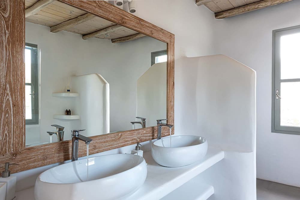 Photo of Bathroom in Tourlos