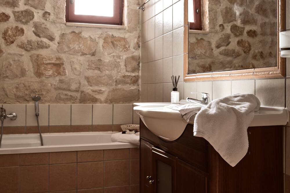 Photo of Bathroom in Psarou