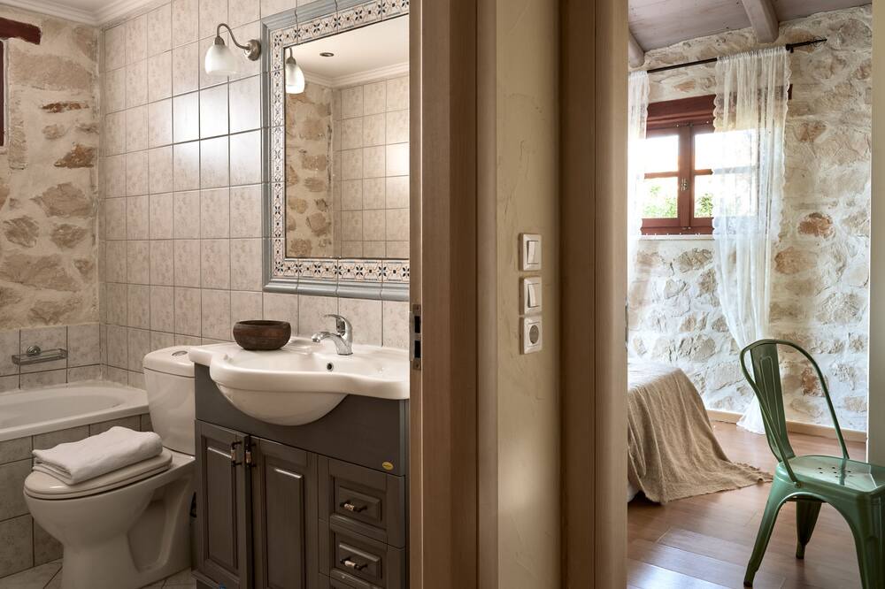 Photo of Bathroom in Psarou