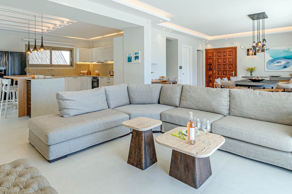 Photo of Livingroom in Kalami
