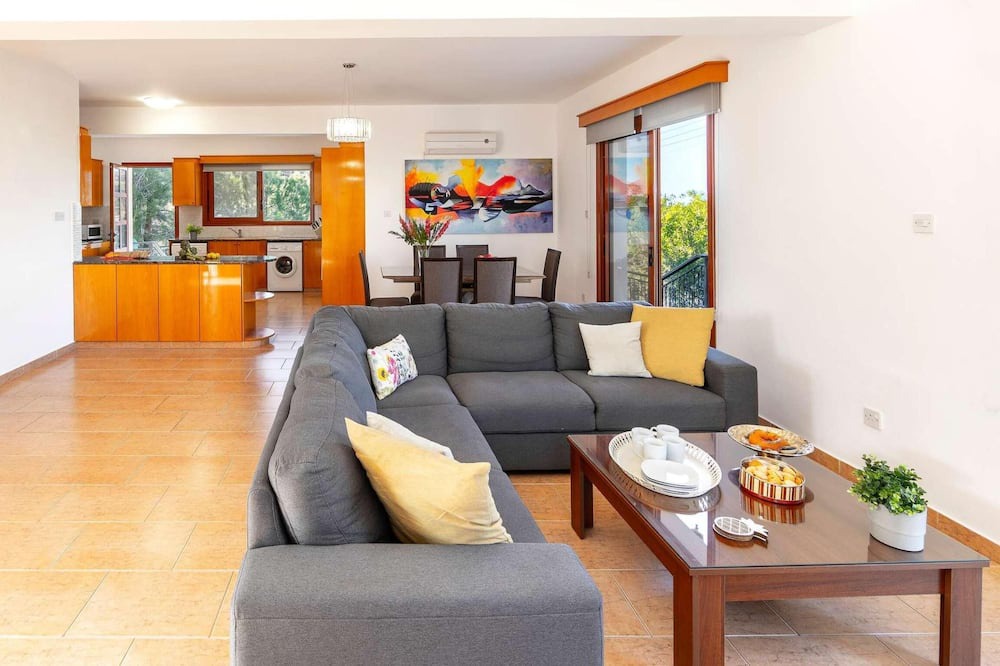 Photo of Livingroom in Latchi