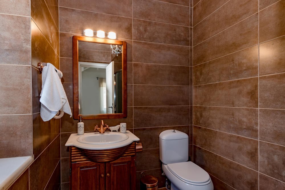 Photo of Bathroom in Lagopodo