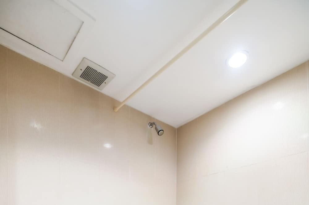 Photo of Bathroom in Thanon Phaya Thai