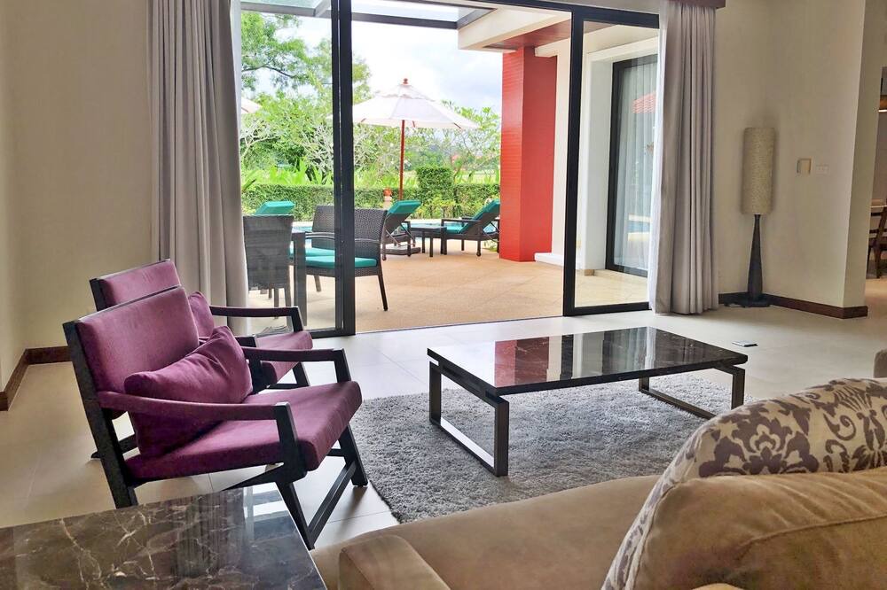 Photo of Livingroom in Laguna