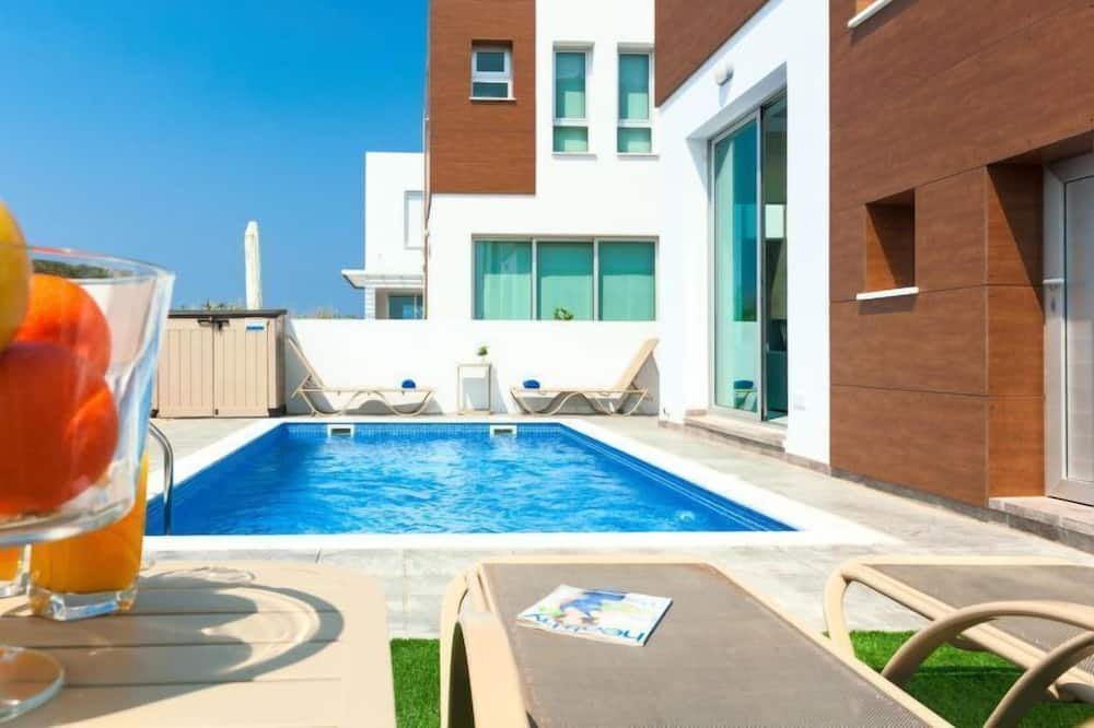 Photo of Outdoor in Kapparis
