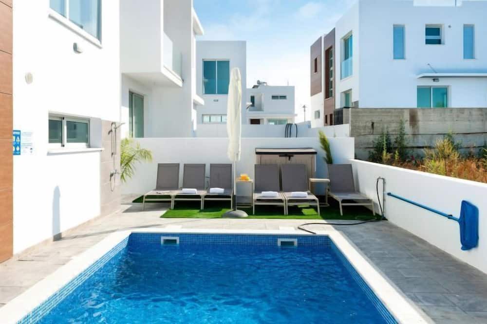 Photo of Outdoor in Kapparis