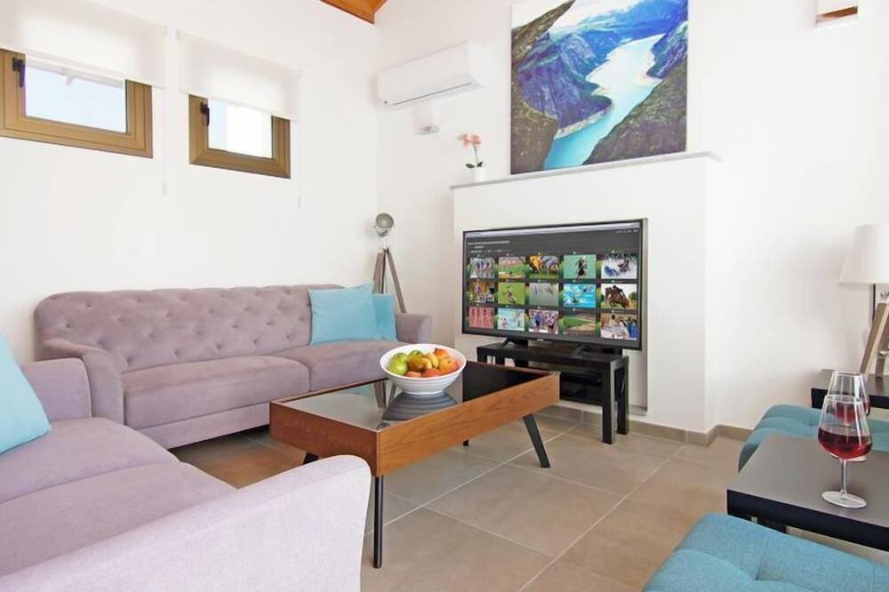 Photo of Livingroom in Ayia Thekla