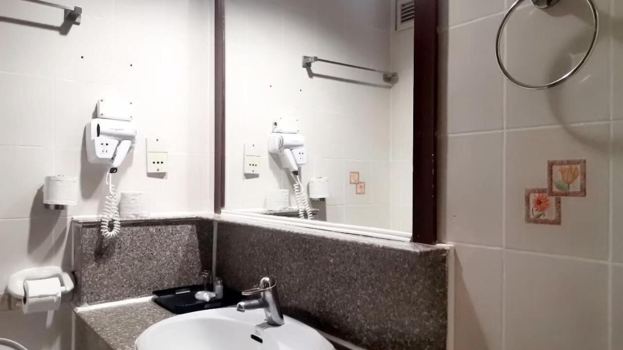 Photo of Bathroom in Thanon Phetchaburi