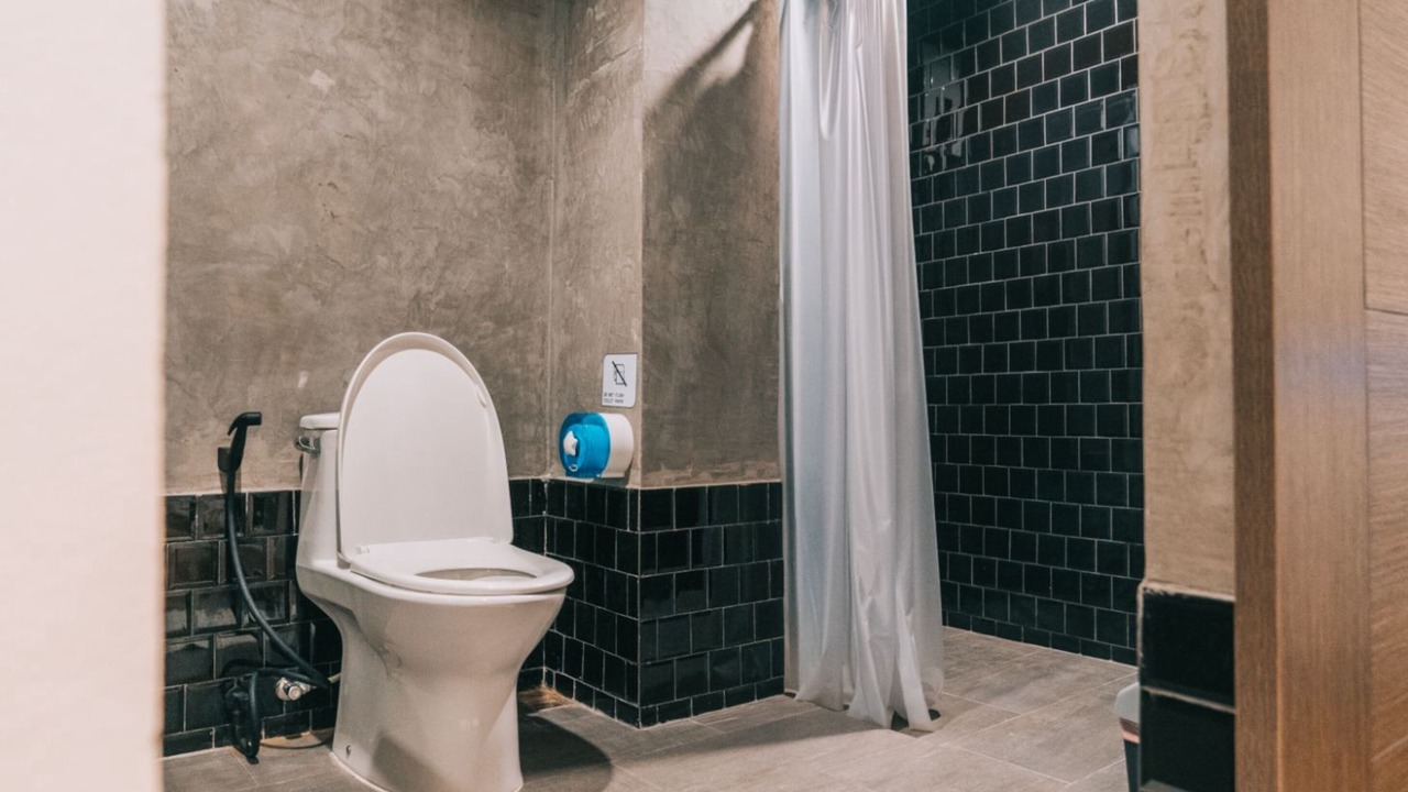 Photo of Bathroom in Thanon Phetchaburi