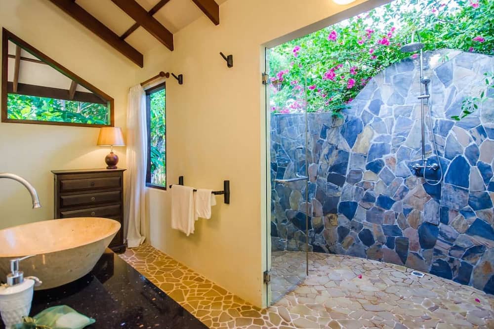Photo of Bathroom in Nuea Khlong