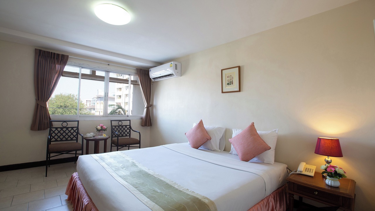 Photo of Bedroom in Samsen Nok