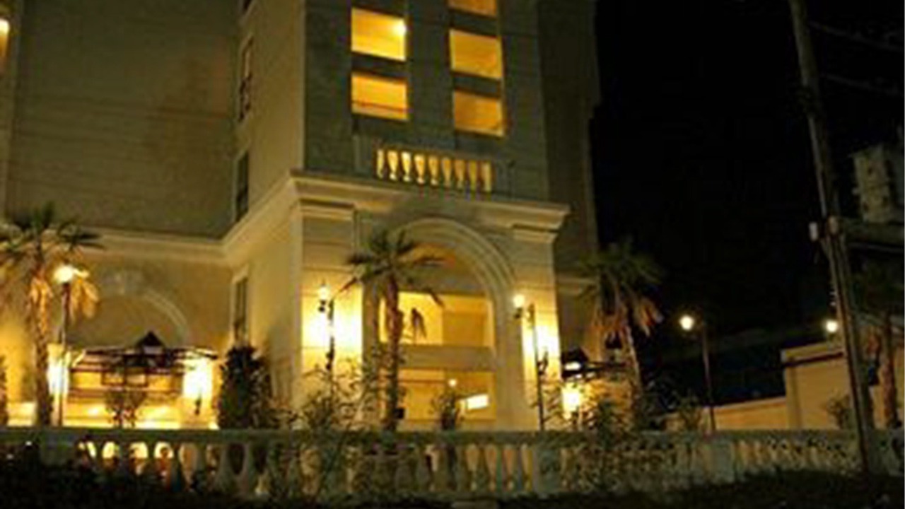 Photo of Buildings in Racha Thewa