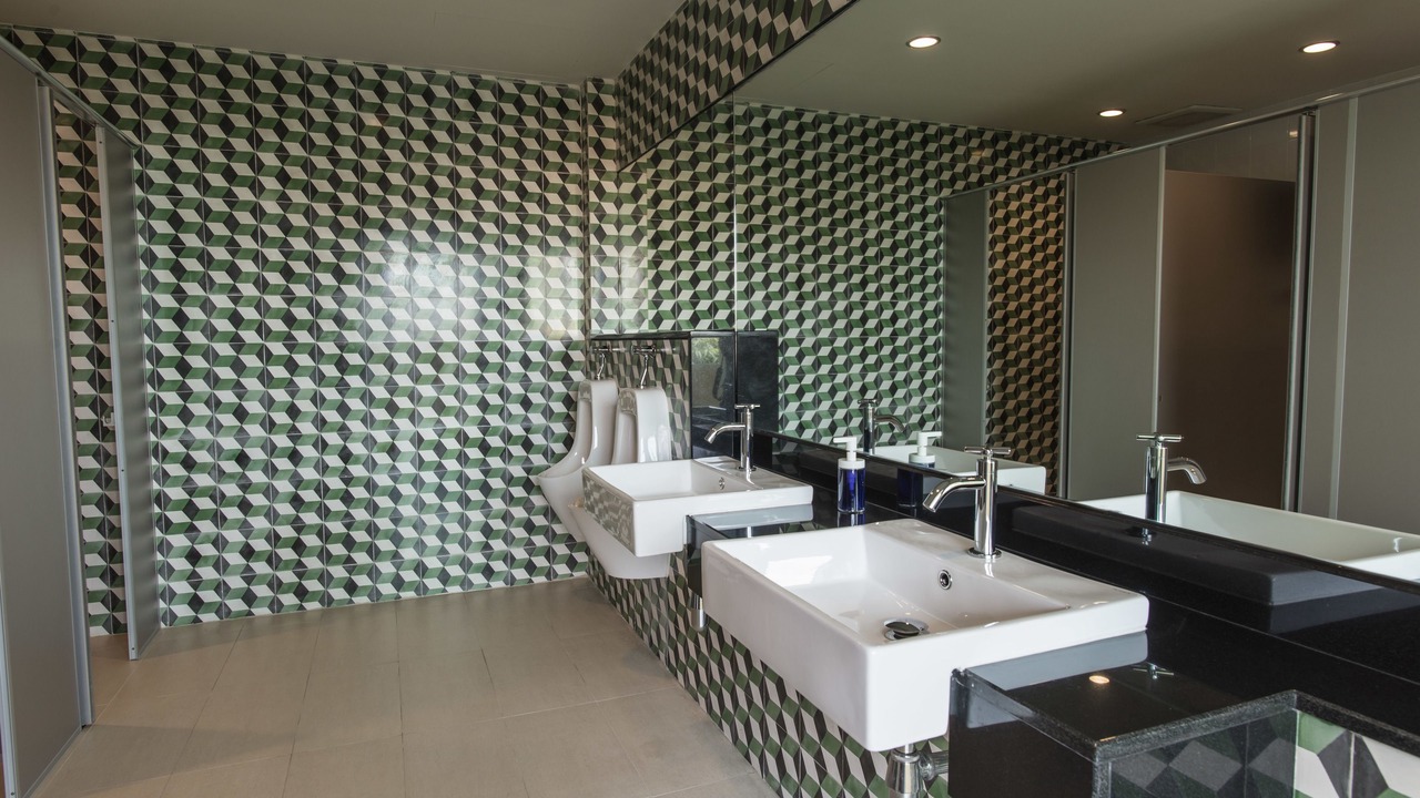 Photo of Bathroom in Wat Ratchabophit