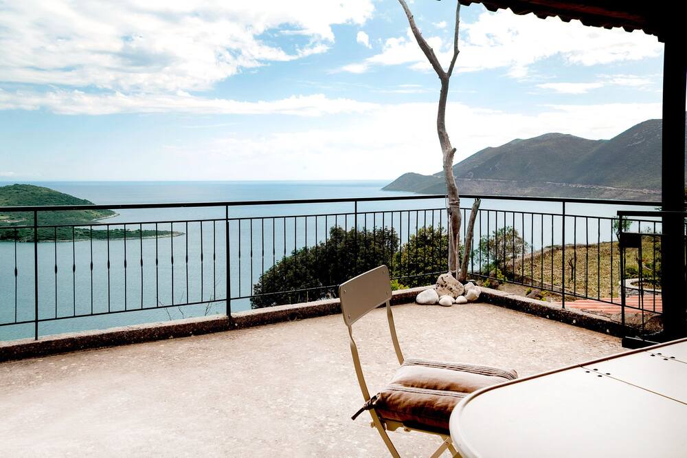 Photo of Patio Balcony in East Mani