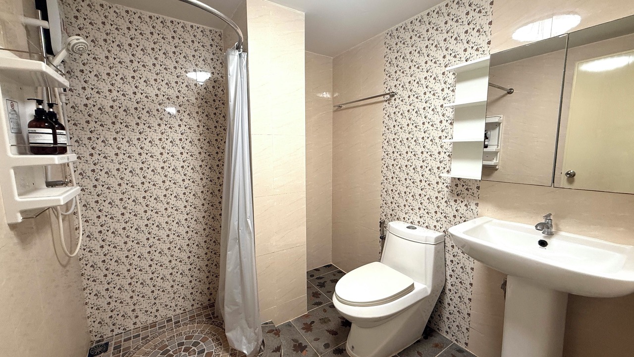 Photo of Bathroom in Ratchathewi