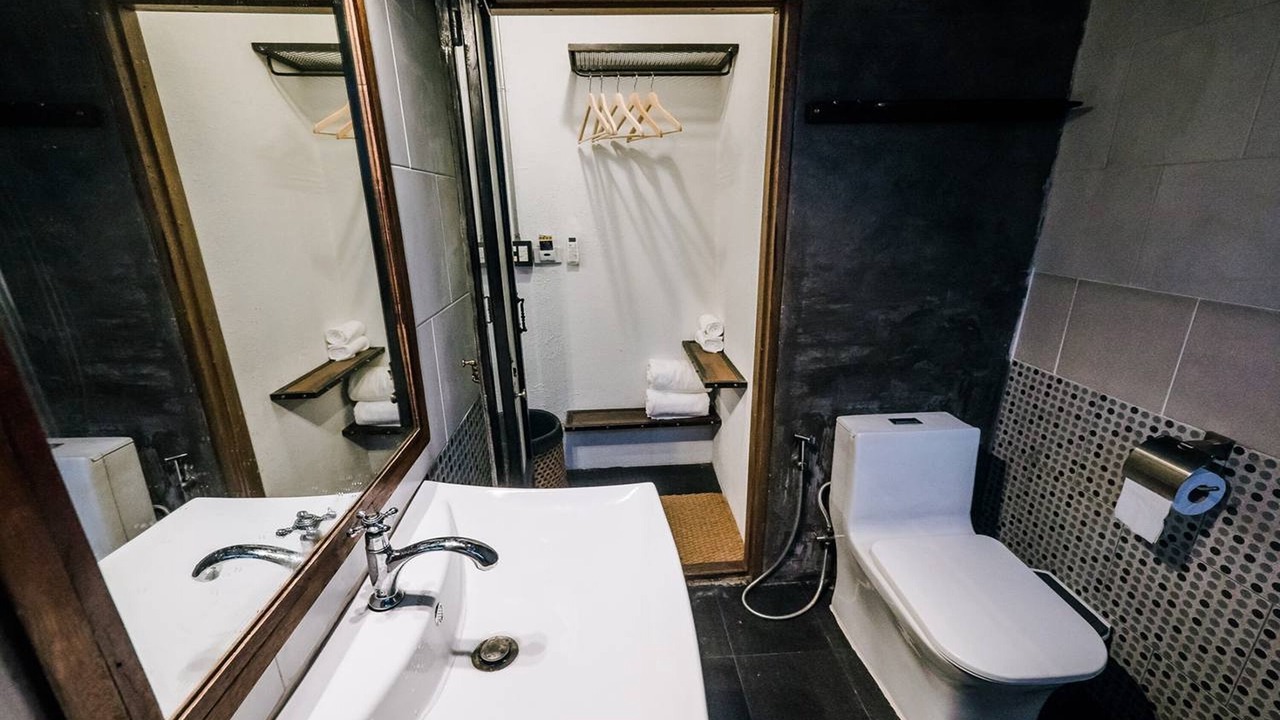 Photo of Bathroom in Wat Sam Phraya