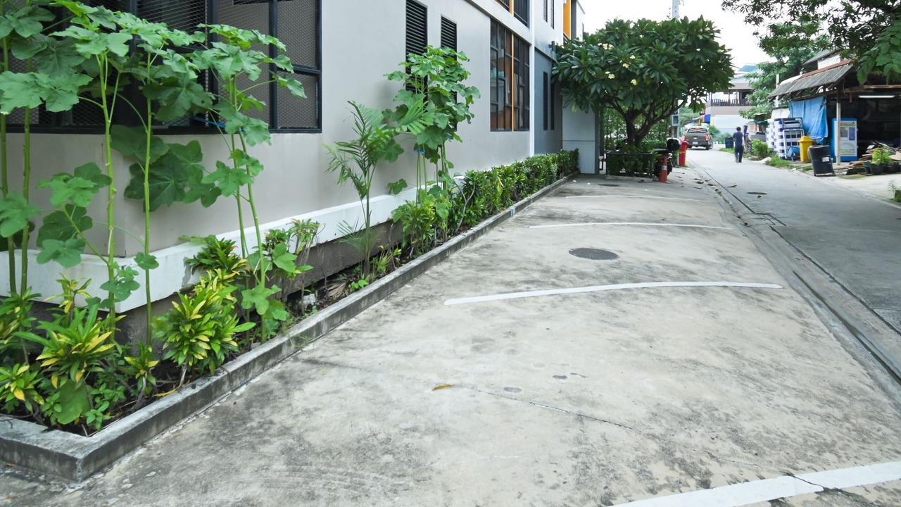 Photo of Others in Samsen Nok