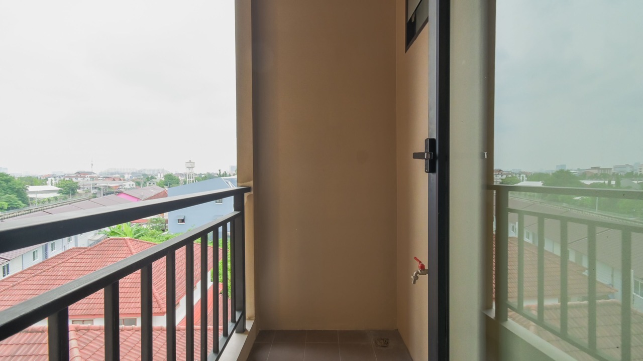 Photo of Patio Balcony in Samsen Nok