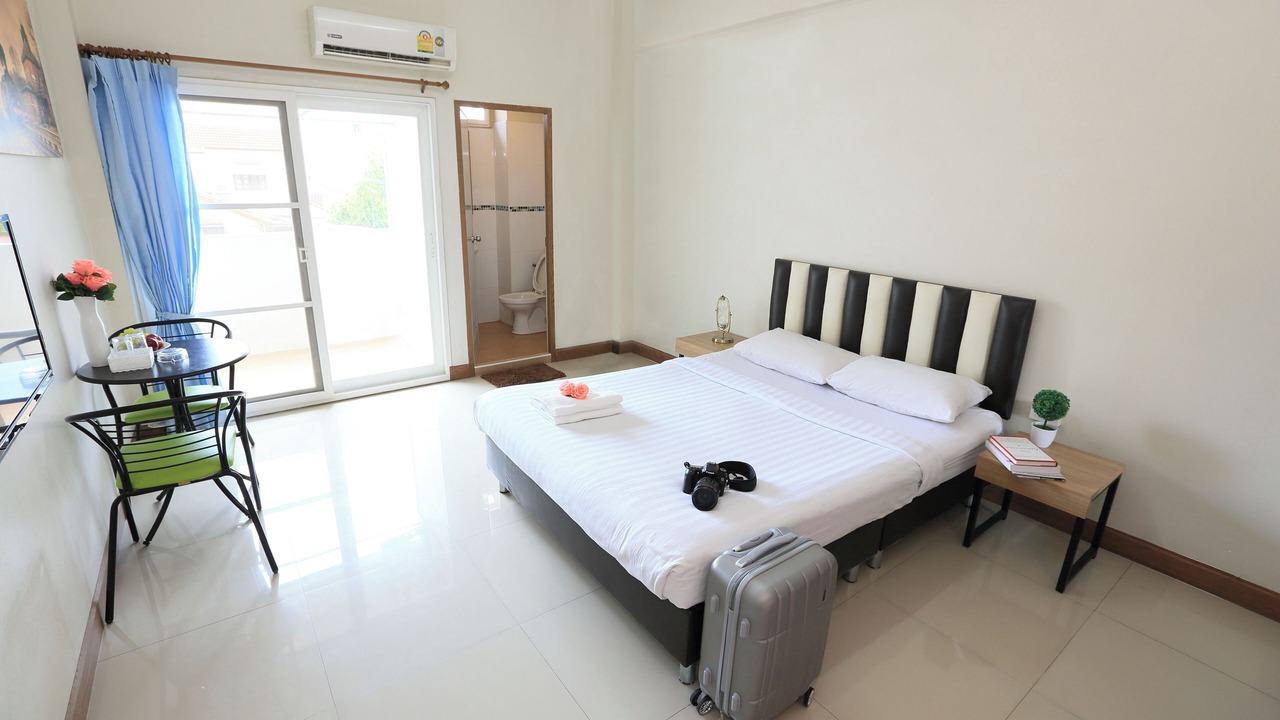 Photo of Bedroom in Khanna Yao