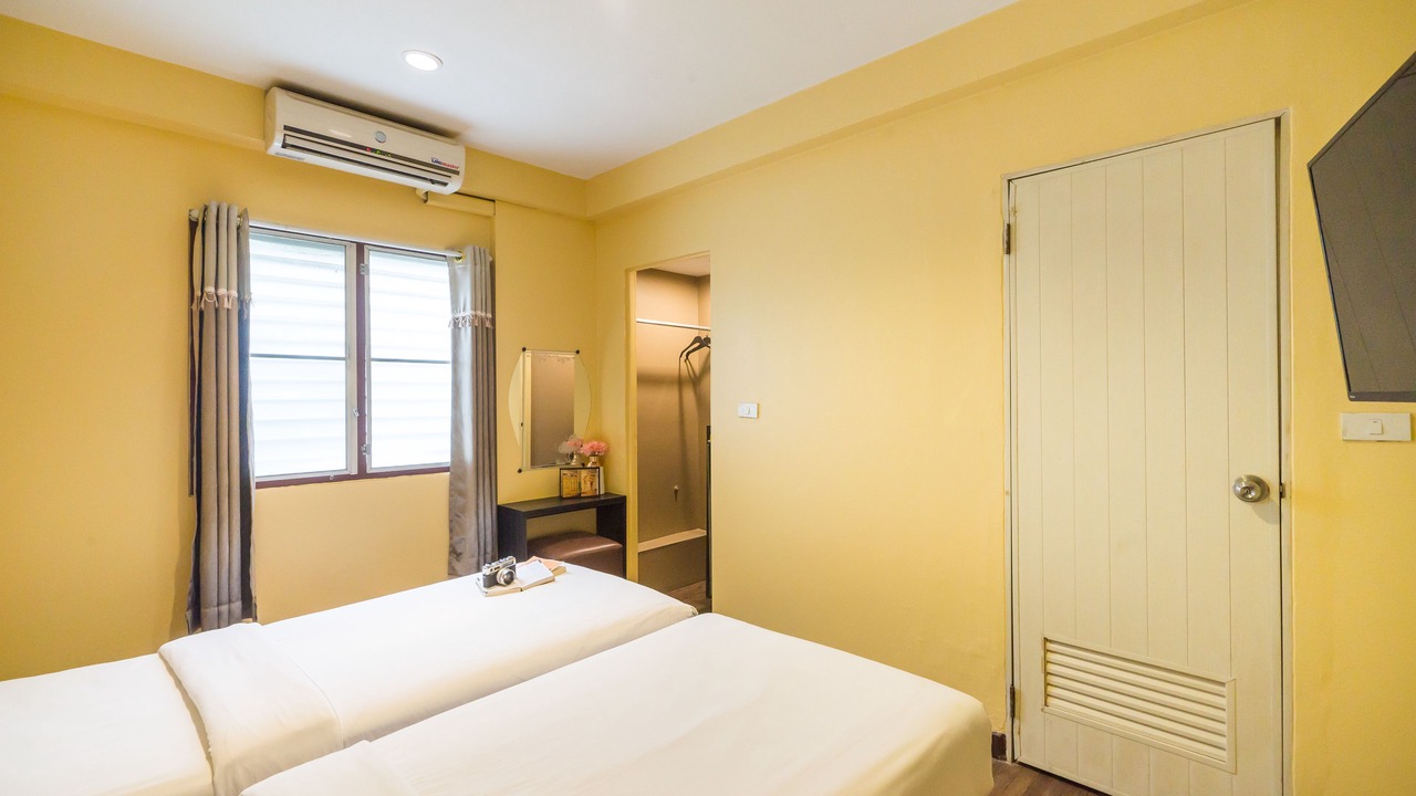 Photo of Bedroom in Samsen Nok