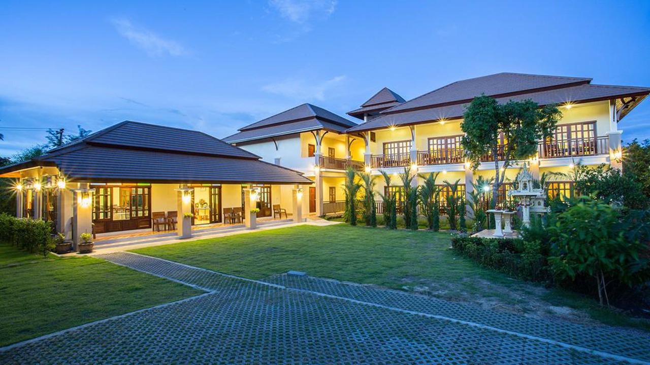 Photo of Buildings in Amphawa