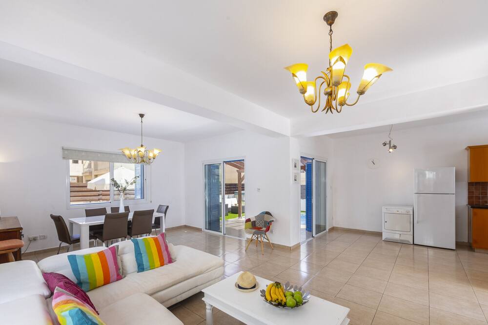 Photo of Livingroom in Cape Greko