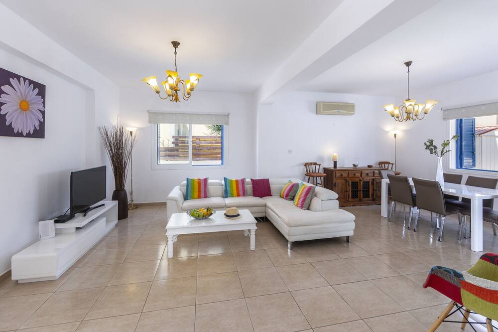 Photo of Livingroom in Cape Greko