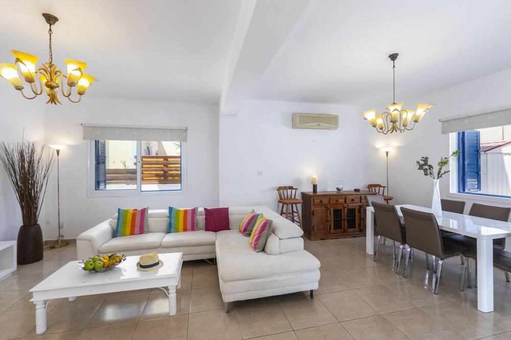 Photo of Livingroom in Cape Greko