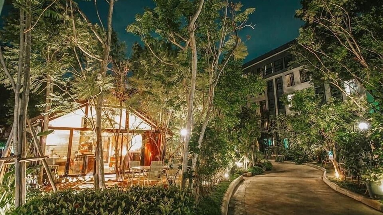 Photo of Outdoor in Thung Phaya Thai