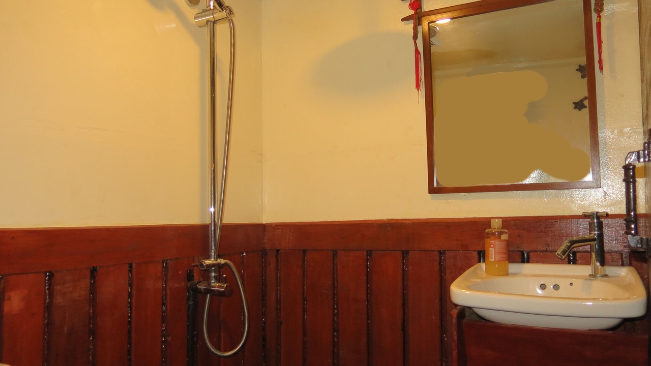 Photo of Bathroom in Daun Penh