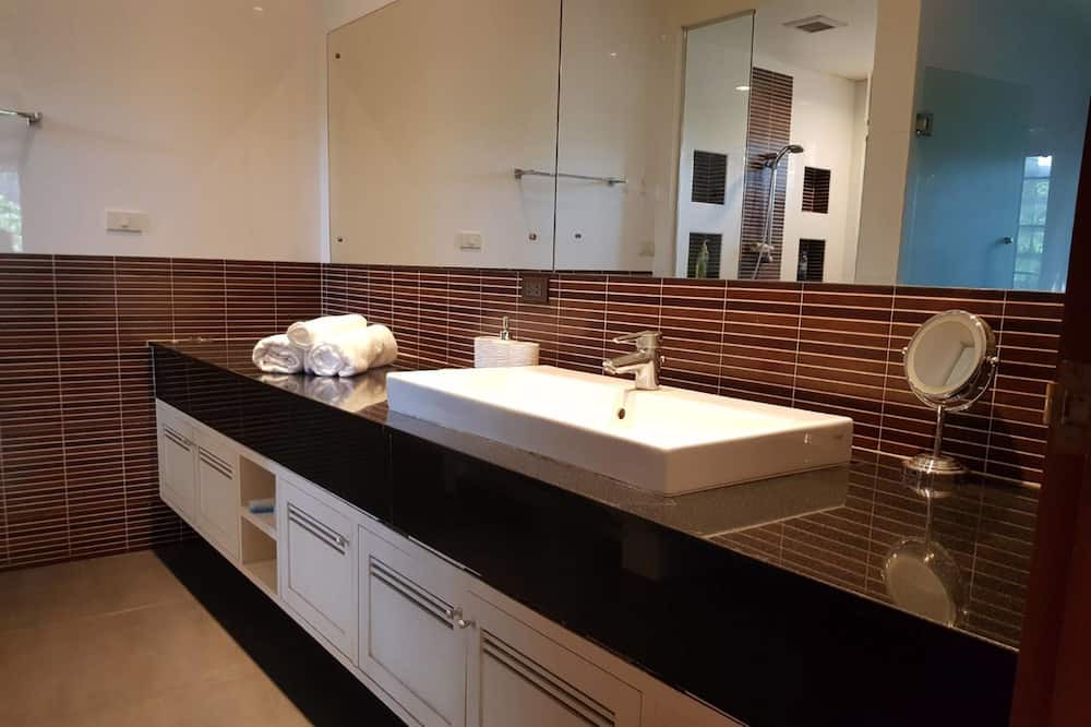 Photo of Bathroom in Hua Mak